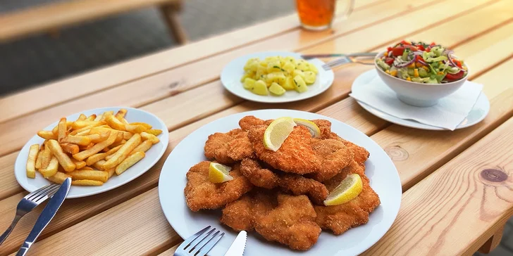 0,5 nebo 1 kg řízků z kotlety, krkovice i kuřete a přílohy podle výběru