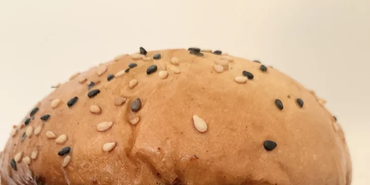 Poctivý burger v zahradní restauraci ve Štruncových sadech: 3 druhy