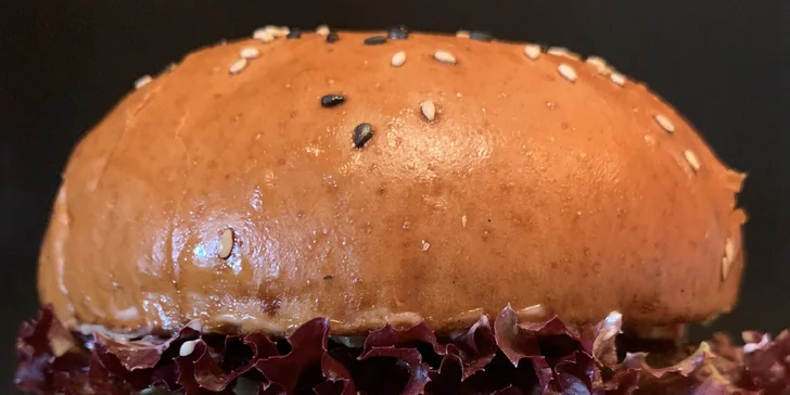 Poctivý burger v zahradní restauraci ve Štruncových sadech: 3 druhy