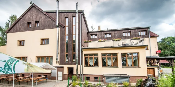 Dovolená v přírodě Jizerek pro dva i rodinu: polopenze, wellness i bazén