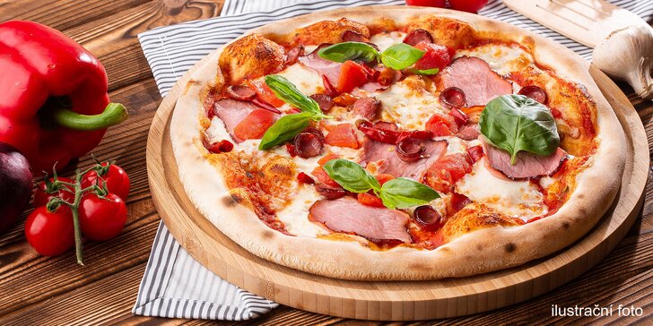 Křupavá pizza s průměrem 40 cm: Margherita, Hawaii, Funghi i Vegetariana