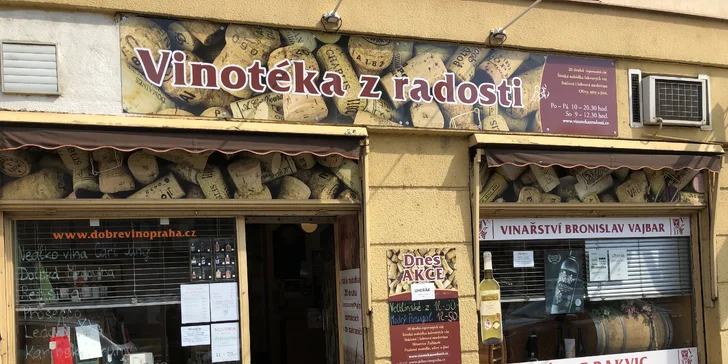 Připijte si: sklenka vína dle výběru ze 4 druhů a ochutnávka holandských sýrů