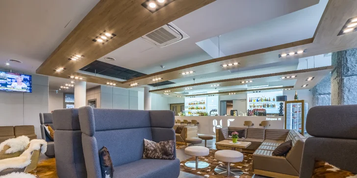 Lobby bar