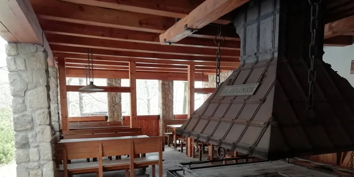 Rodinná pohoda ve srubových chatkách Bunč s wellness a polopenzí