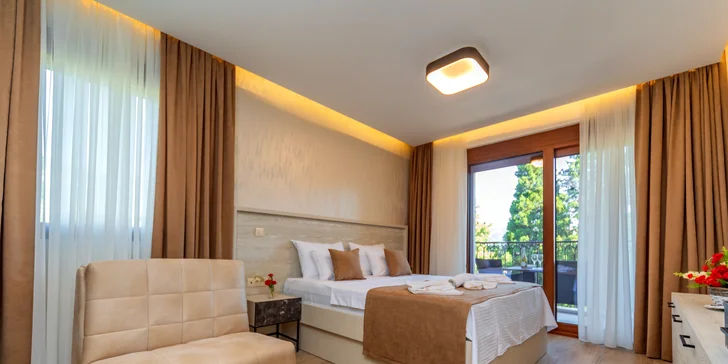 Pre menšie skupiny alebo rodiny je vhodné trojlôžkové štúdio (28 m²), v ktorom okrem manželskej postele nájdete aj pohovku.