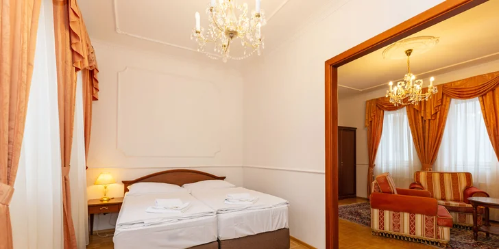  Hotel se nachází se v okouzlující budově z 18. století, hned u říčky Teplá. 