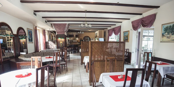 Balkánské speciality s Coca-colou a hranolky: burger nebo kilový talíř dobrot