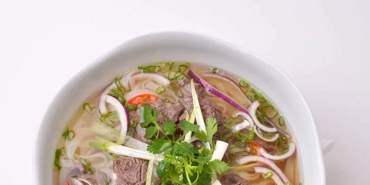 Asijské dobroty: polévka pho, grilované krevety, mušle i sépie nebo sushi sety