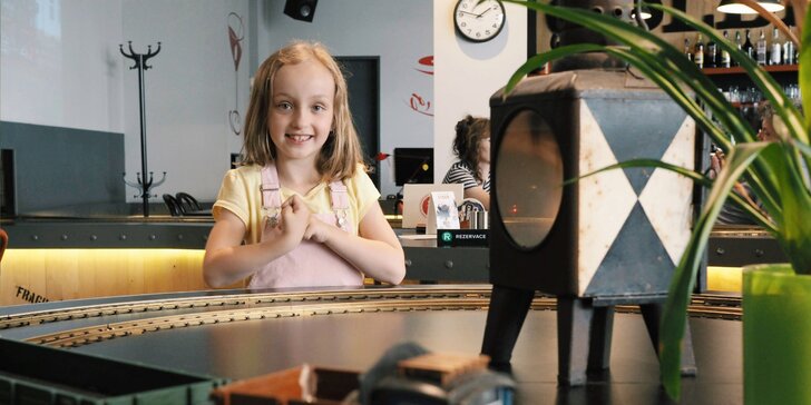 S dětmi na vláčky plné dobrot: neomezená konzumace v mašinkové kavárně