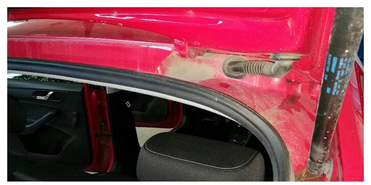 Mytí auta: čištění karoserie a kol i varianta s čištěním a ošetřením interiéru