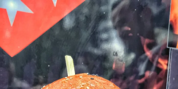 Parádní nálož: dvojitý cheeseburger se slaninou a domácí houskou pro 1 i 2 osoby