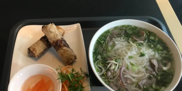 Asijské dobroty: polévka pho, grilované krevety, mušle i sépie nebo sushi sety