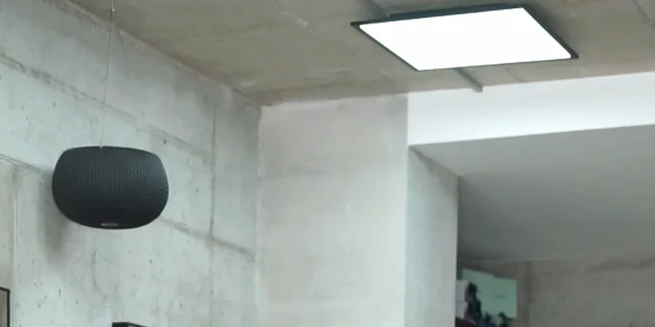Salon najdete na Smíchově, cca 4 minuty od zastávky Anděl. 