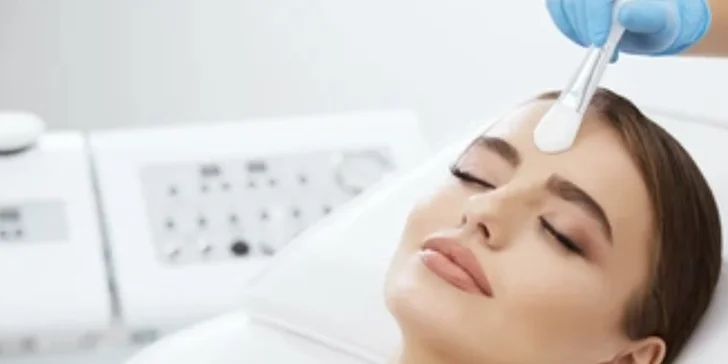 Sáhnout můžete také po luxusním liftingovém anti-age ošetření s peptidy.
