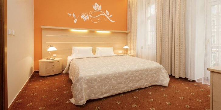 Romantika ve 4* hotelu v Karlových Varech s polopenzí, masáží a whirlpoolem