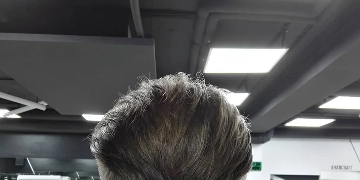 Kadeřnické balíčky pro muže: Střih na míru, peeling i masáž hlavy