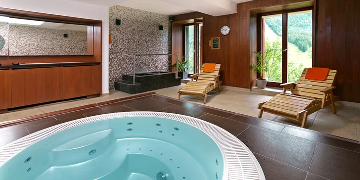 Relax ve Špindlu: snídaně či polopenze i víno, neomezený vstup do bazénu a sauna