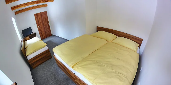 Připraven pro vás bude komfortně zařízený pokoj.