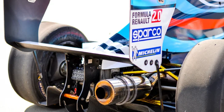 Dokonalé jízdní vlastnosti, neuvěřitelné zrychlení, přilnavost... To je Renault 2.0.