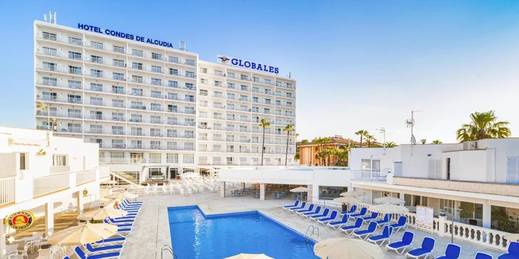 U hotelu je bazén a dětský bazén, lehátka a slunečníky jsou zdarma. 