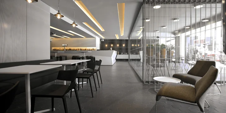 V areálu hotelu najdete celkem 6 restaurací, bufetů a barů.