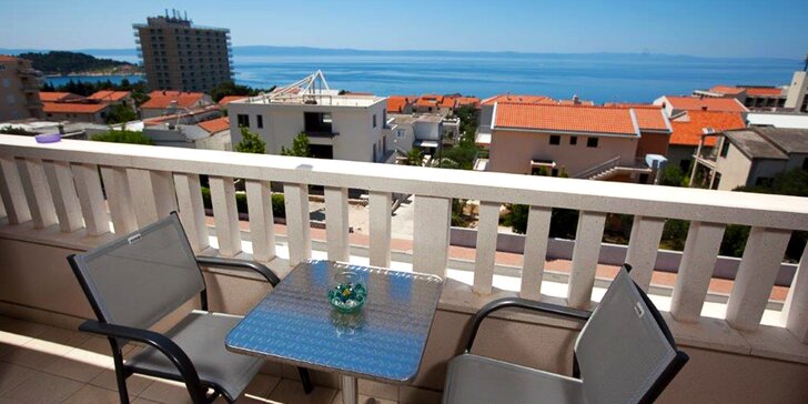 Dovolená v letovisku Makarská: pobyt u moře v apartmánu s balkonem