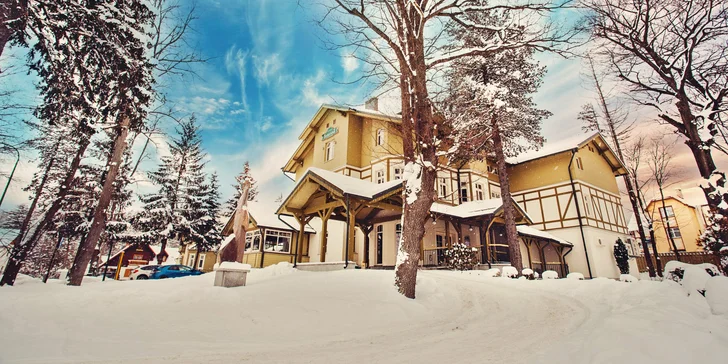 4* pobyt ve Sklářské Porubě: historický hotel se zahradou, wellness a snídaně, 900 m od skiareálu