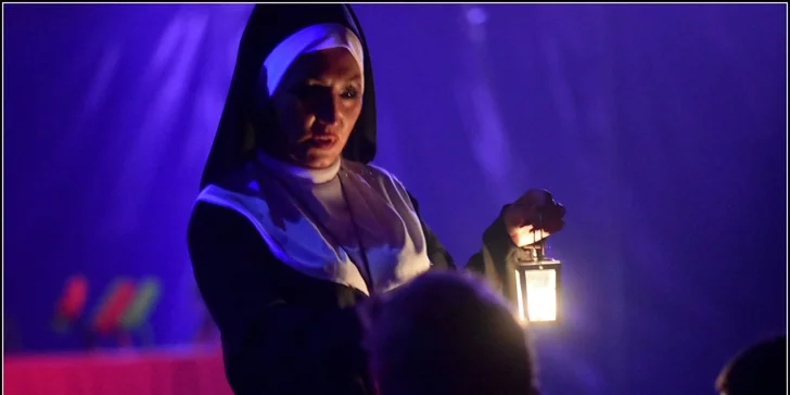 Vstupenka na hororovou show plnou vzrušení, zábavy, strachu i překvapení