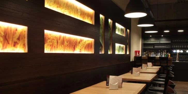 Pozvěte někoho blízkého do moderní restaurace.