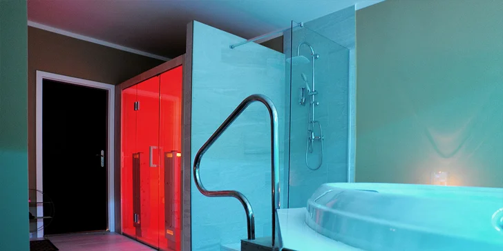 Privátní relax: sauna a vířivka pro dva, romantický balíček s občerstvením i masáží