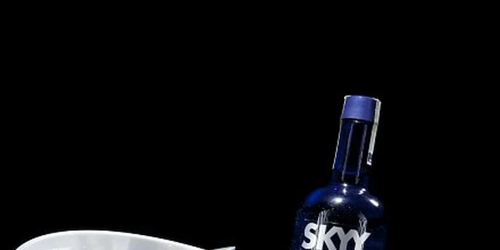 1l láhev prémiové americké Skyy vodky s pěti energy drinky