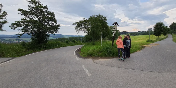 Připlatíte-li si variantu s vyhodnocením, v cíli proběhne zábavné moderované vyhodnocení úkolů. 