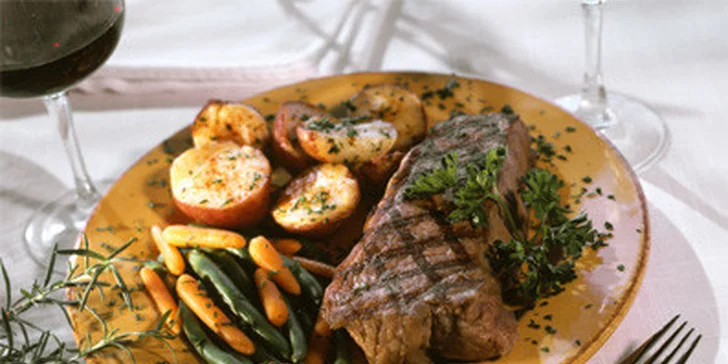 300g BIG STEAK včetně restované mexické zeleniny a amerických brambor