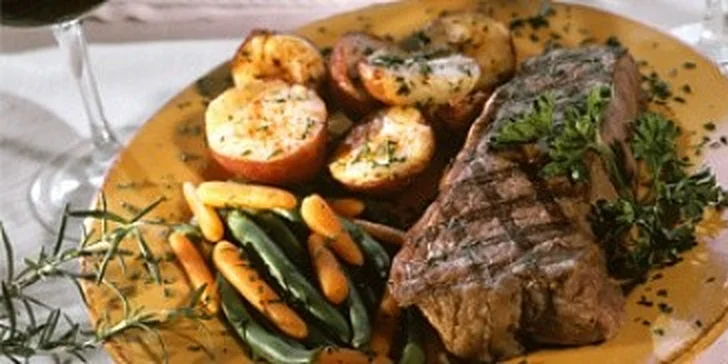 300g BIG STEAK včetně restované mexické zeleniny a amerických brambor