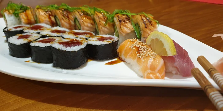 Sushi sety o 18 ks: rolky sezamové, s tuňákem nebo lososem