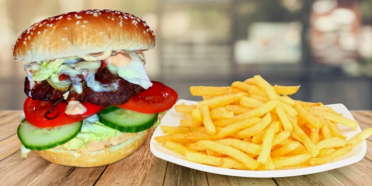 Na burger do Biografu: poctivý dvouručák s hranolky pro jednoho nebo dva