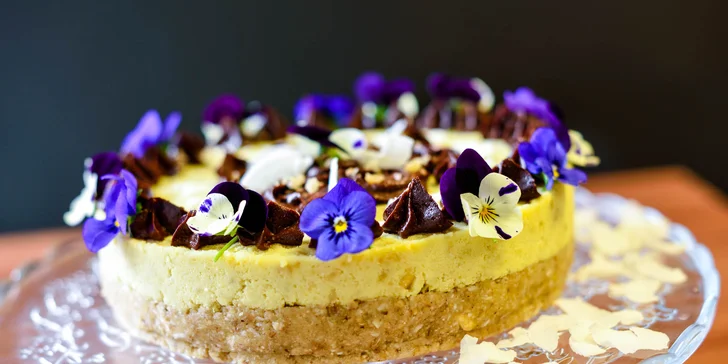 Raw mangovo-kokosová torta