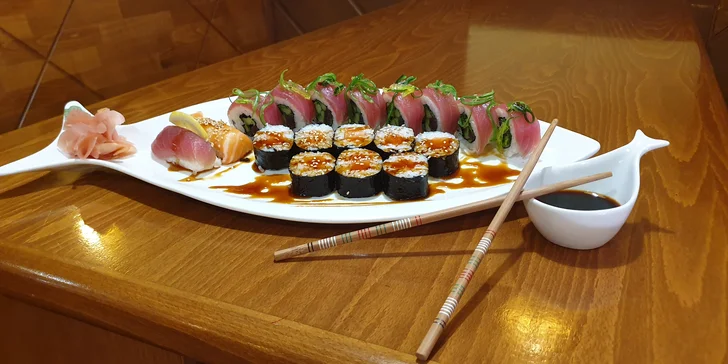 Sushi sety o 18 ks: rolky sezamové, s tuňákem nebo lososem