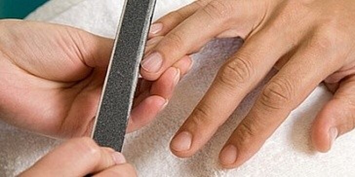Pánská manikúra, ošetření nehtů a  masáž rukou