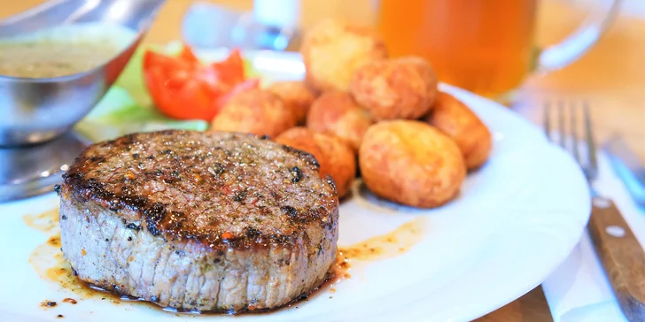 Vyzrálý hovězí steak pro 1 či 2 a příloha i omáčka na výběr ze 3 druhů