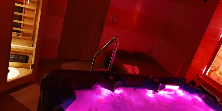 Relaxujte v soukromí: privátní wellness se sektem i romantickým balíčkem