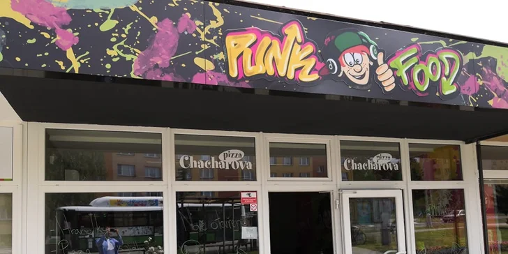 Chacharova pizza se smetanovým nebo rajčatovým základem dle výběru