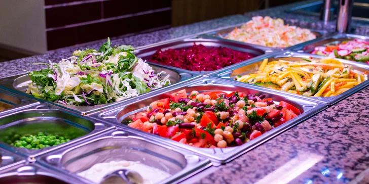 300 g jídla podle výběru ve veganském asijském bufetu Amitabha v Karlíně