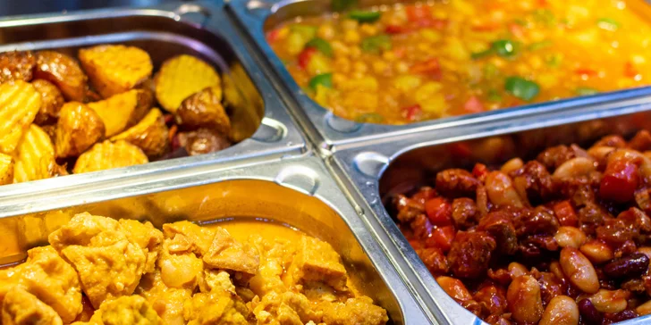300 g jídla podle výběru ve veganském asijském bufetu Amitabha v Karlíně
