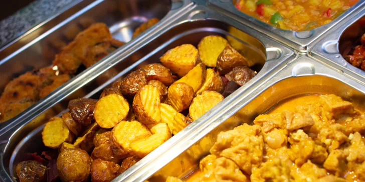 300 g jídla podle výběru ve veganském asijském bufetu Amitabha v Karlíně