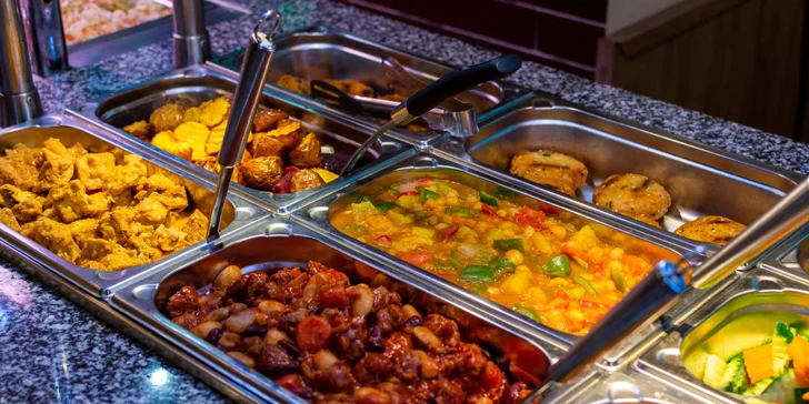 300 g jídla podle výběru ve veganském asijském bufetu Amitabha v Karlíně