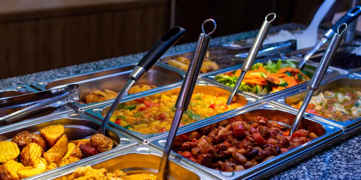 300 g jídla podle výběru ve veganském asijském bufetu Amitabha v Karlíně