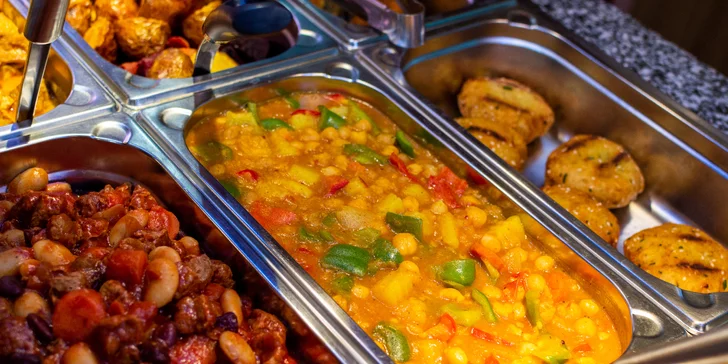 300 g jídla podle výběru ve veganském asijském bufetu Amitabha v Karlíně