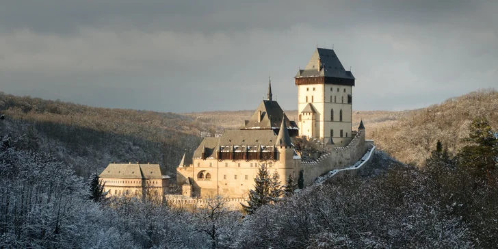 A keď sa k tomu pridá aj návšteva romantického hradu Karlštejn, kde kedysi odpočívali korunovačné klenoty Karola IV., či vianočný koncert Lucie Bílé, máte recept na dokonalý víkend!