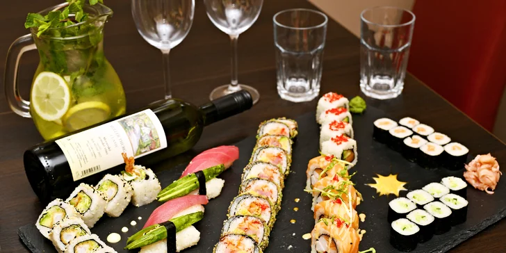 Pestré sushi menu: sety s miso losos nebo tofu polévkou, mangovým salátem i citronádou či vínem